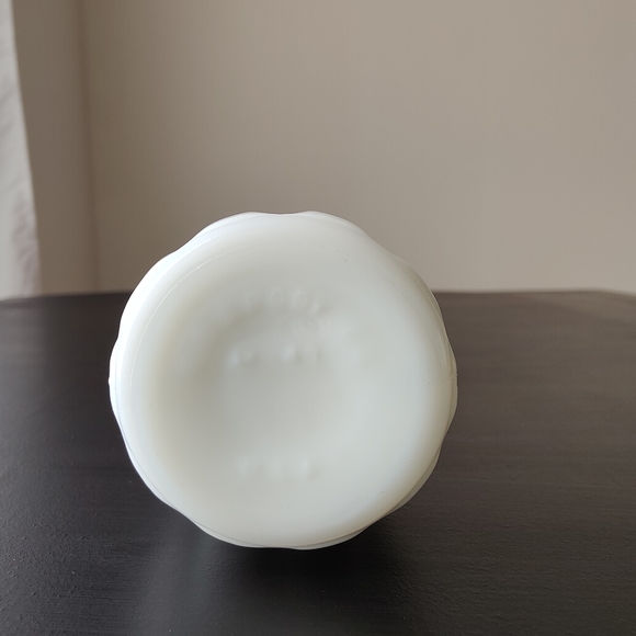 Vintage | EO Brody milk glass bud vase | geometric pattern - Picture 7 of 9